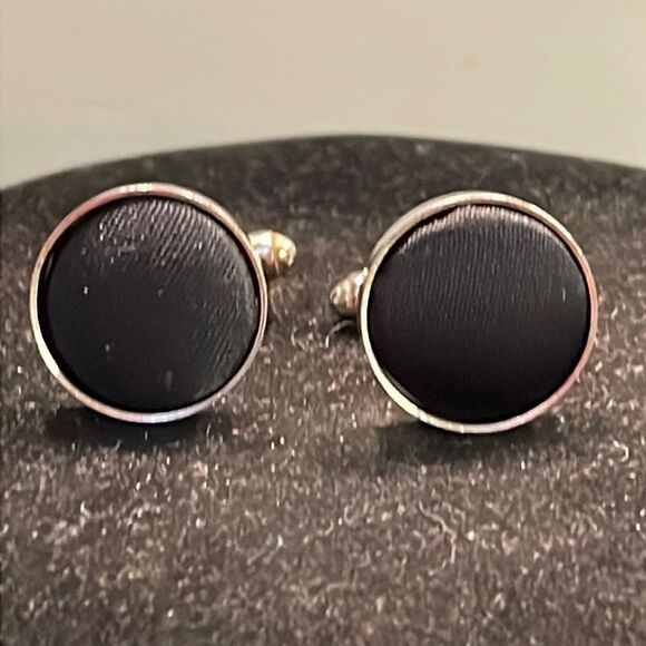Vintage 1” x 0.5” pillbox silver tone black silk bullet back cuff links - Picture 1 of 11